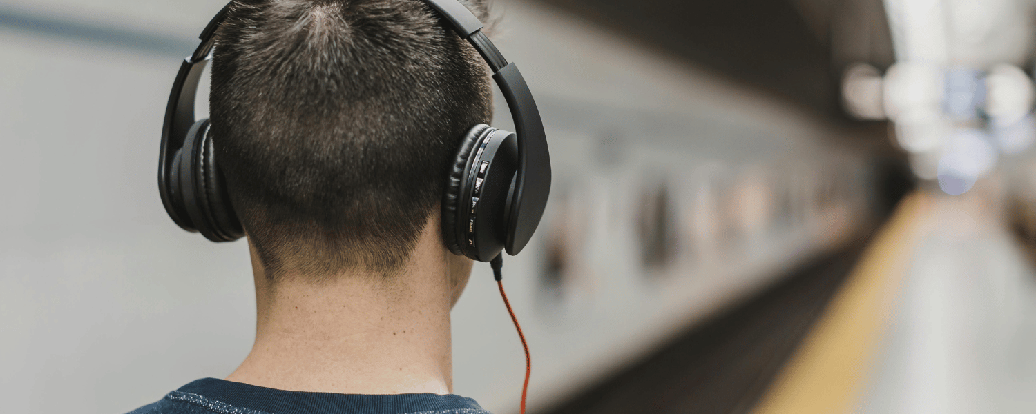 Apprendre une langue sans “forcer” ? La théorie de Krashen en clair